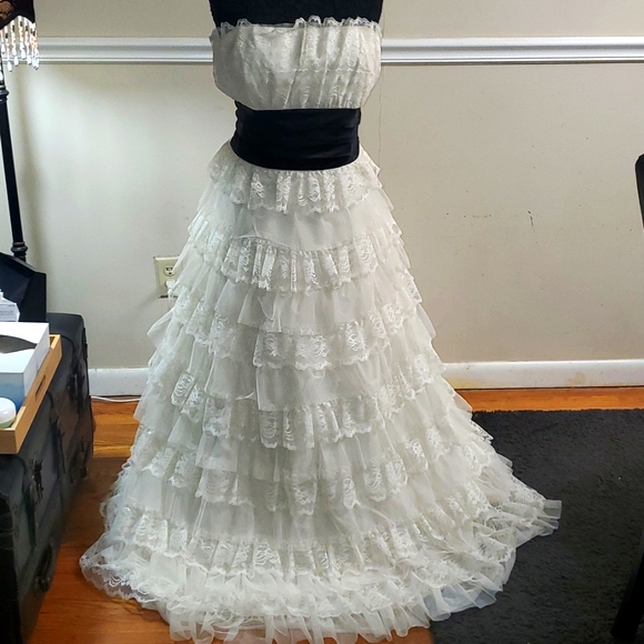 Dresses & Skirts - Lace gown